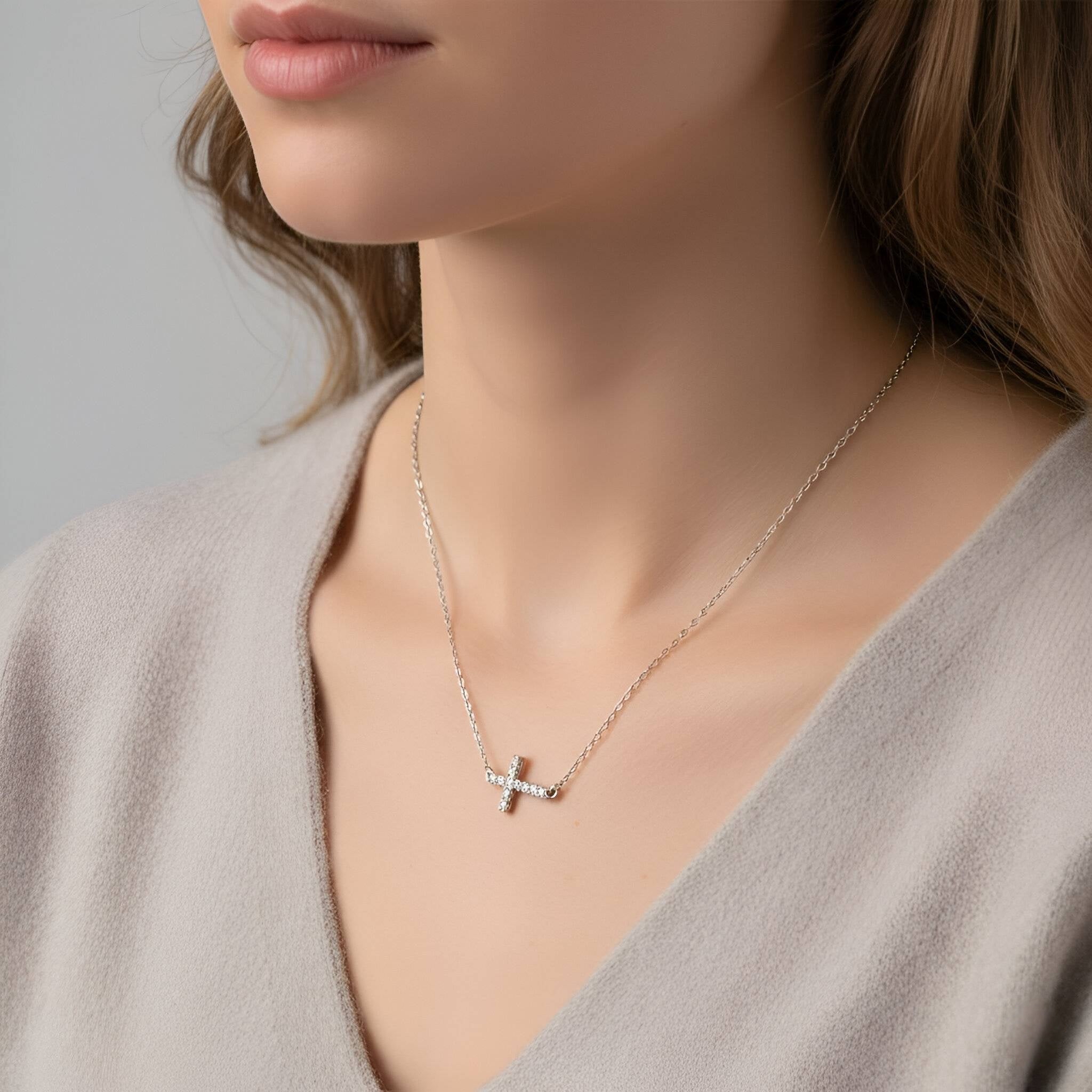 Cadou Fiica Dragă - Colier Cruce Strălucitor